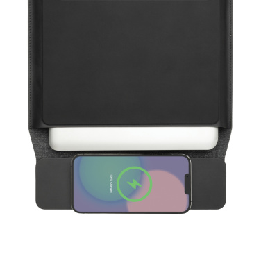 Logotrade business gift image of: Swiss Peak 15W magnetic charging laptop sleeve 14-15,6"