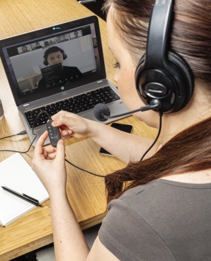 Logo trade firmakingid foto: Üle kõrva juhtmega töötav peakomplekt