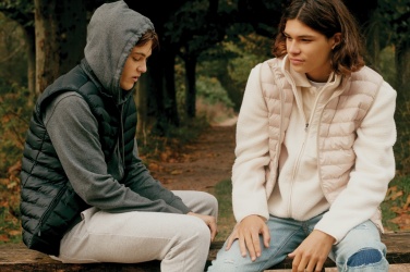 Logotrade firmakingi foto: Iqoniq Meru meeste taaskasutatud polüestrist vest