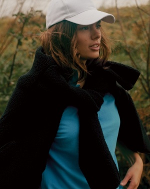 Logo trade meene pilt: Iqoniq Diran taaskasutatud polüestrist fliisjope