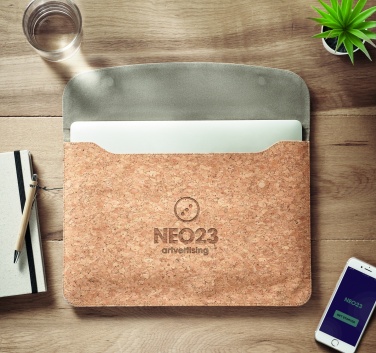 Logo trade reklaamtoote pilt: Korgist sülearvutikoti magnetklapp