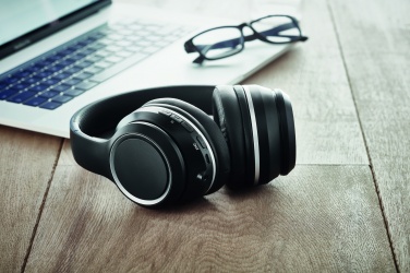 Logotrade reklaamtoote foto: ANC kõrvaklapid ja kott