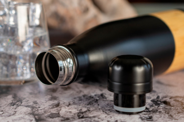 Logotrade meened pilt: Roostevabast terasest pudel KOBE 750 ml