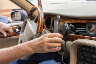 Logotrade ärikingi foto: PowerCruze RCS plastikust 15W magnetiga laadija autohoidik