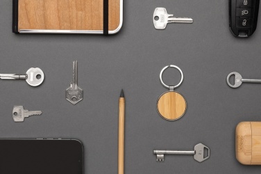 Logo trade liikelahja kuva: Pyöreä bambu avaimenperä RCS kierrätettyä sinkkiseosta