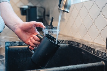 Logo trade liikelahjat mainoslahjat kuva: Cube RCS -sertifioitu muki kierrätetystä teräksestä 800ml