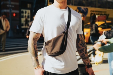 Logotrade liikelahjat kuva: Crescent AWARE™ RPET puolikuun muotoinen crossbody -laukku