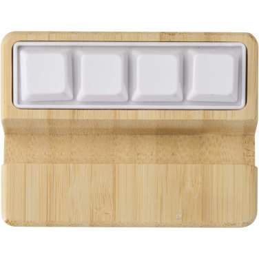 Logotrade liikelahjat mainoslahjat tuotekuva: Algol kierrätetystä muovista valmistettu puhelinjalusta ja hypistelylelu bambuyksityiskohdilla