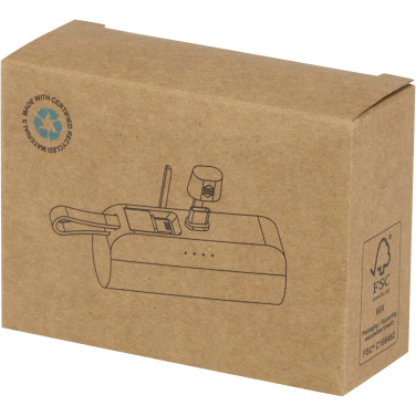 Logo trade liikelahjat tuotekuva: Alnair 5 000 mAh:n ja 10 W:n kierrätetystä muovista valmistettu Type-C-varavirtalähde, jossa sisäänrakennettu jalusta ja 2-in-1-kaapeli