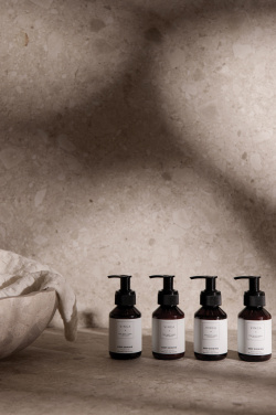 Logotrade liikelahjat mainoslahjat tuotekuva: VINGA x TGL -vartalo- ja käsienhoitosetti