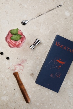 Логотрейд бизнес-подарки картинка: VINGA История безалкогольного коктейля