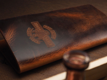 Лого трейд бизнес-подарки фото: Холдер для счёта 1203310