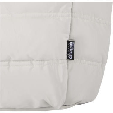 Логотрейд бизнес-подарки картинка: Спортивная сумка Puffer для ноутбука с диагональю экрана 15,6 дюйма, изготовленная из переработанных материалов согласно стандарту GRS, объемом 18 л