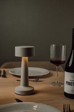 Logotrade profilprodukter bild: VINGA Maris RCS återvunnen plast bordslampa