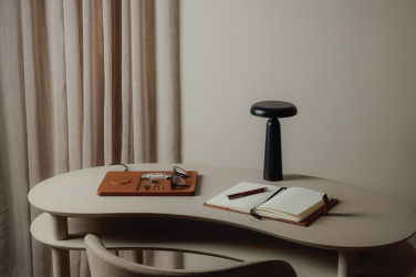 Logotrade kampanjprodukter bild: VINGA Avery RCS bordslampa