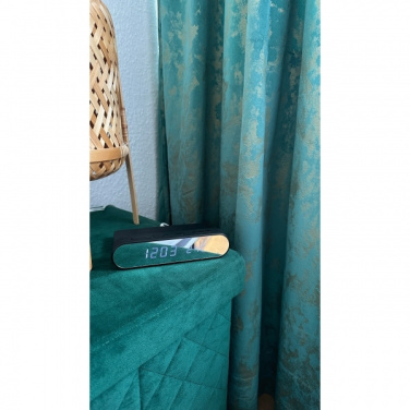 Logotrade profilprodukter bild: Väckarklocka och trådlös laddare ADELAIDE